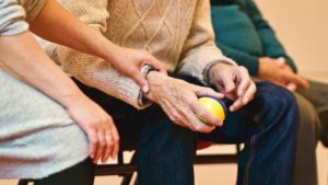 What Do You Need to Know About Scottsdale Assisted Living vs. In-Home Care